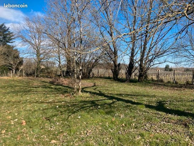 Terrain à bâtir de 1200 m² à CAMBES (33)