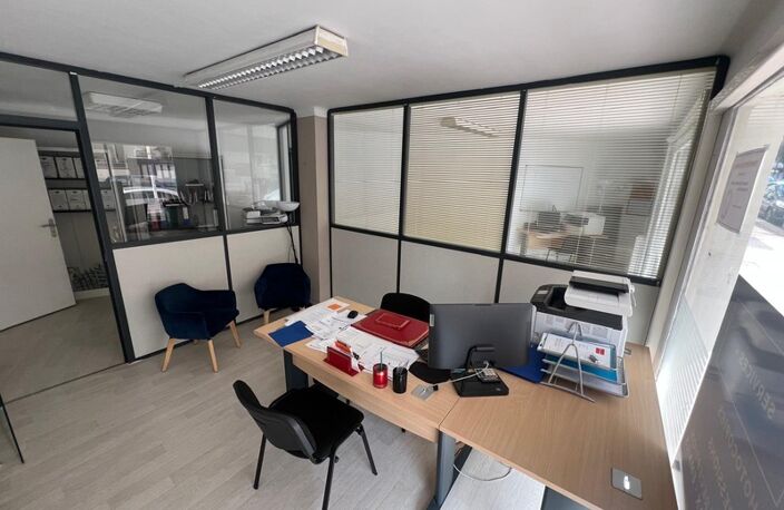 BEAU LOCAL COMMERCIAL DE 62 M2 A VENDRE EN TERME LIBRE - JUAN LES PINS (06) - SECTEUR WILSON — photo 2