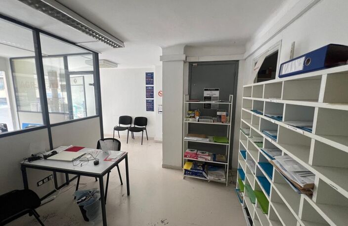 BEAU LOCAL COMMERCIAL DE 62 M2 A VENDRE EN TERME LIBRE - JUAN LES PINS (06) - SECTEUR WILSON — photo 4