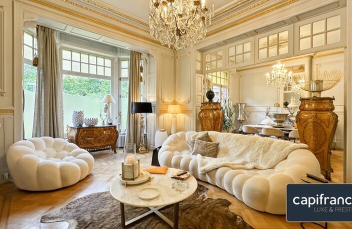 Une demeure de caractère au cœur du Jardin de la Rhonelle — 282 m² d'histoire préservée — photo 2