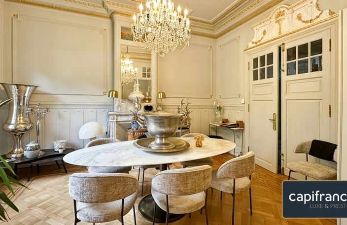 Une demeure de caractère au cœur du Jardin de la Rhonelle — 282 m² d'histoire préservée — photo 3