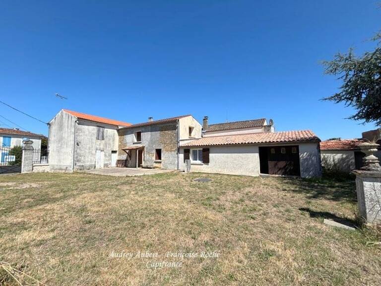 Maison à vendre 6 pièces LUSSANT (17) — photo 1