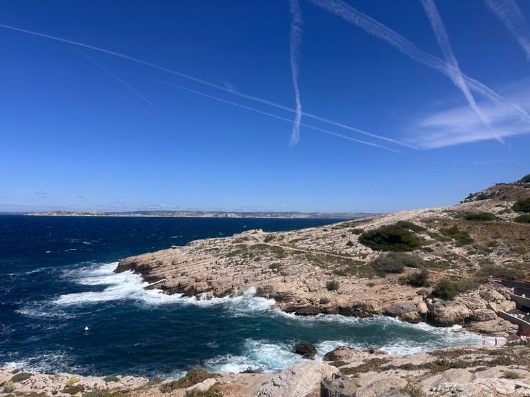 LES GOUDES 13008 – TERRAIN À BÂTIR AVEC VUE MER ET COLLINES — photo 1