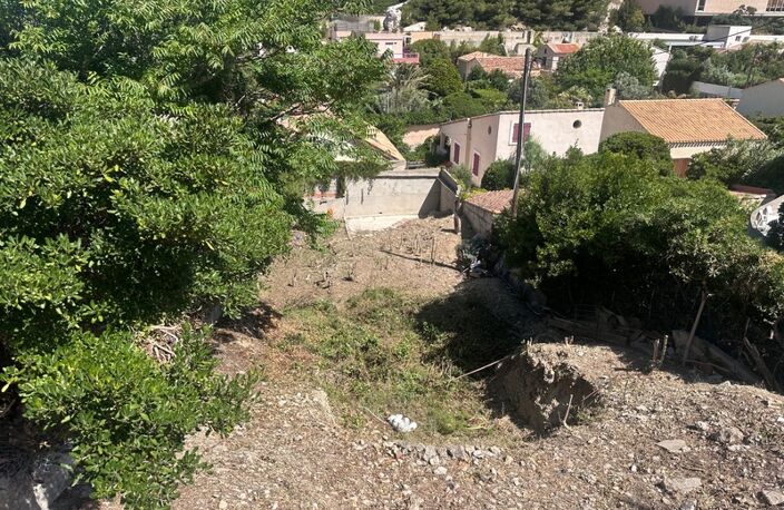 LES GOUDES 13008 – TERRAIN À BÂTIR AVEC VUE MER ET COLLINES — photo 3