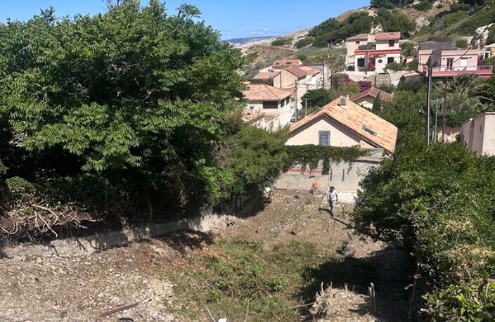 LES GOUDES 13008 – TERRAIN À BÂTIR AVEC VUE MER ET COLLINES — photo 5