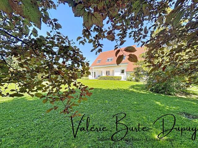 St Denis en Val à 10 min d'Orléans centre, à vendre  Maison de 2003 190m2 5 chambres avec jardin arboré de 1800m2, garage attenant, dépendances — photo du bien