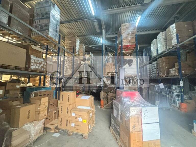 ENTREPOT BUREAUX 21!00 M² A LA VENTE A CRÉTEIL — photo 1