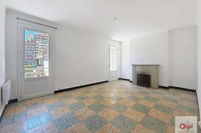 Appartement 3 pièces 810 €