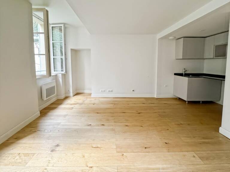 Hyères Centre-Ville – Studio rénové vendu loué — photo 1