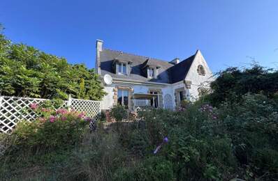 Maison familiale avec dépendance en pierre et terrain arboré à Spézet — photo du bien