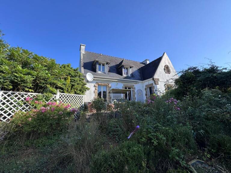Maison familiale avec dépendance en pierre et terrain arboré à Spézet — photo 1