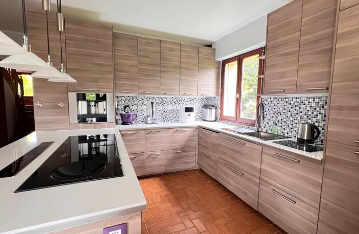 Maison familiale avec dépendance en pierre et terrain arboré à Spézet — photo 3