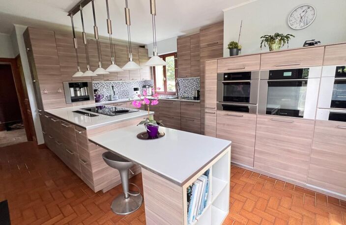 Maison familiale avec dépendance en pierre et terrain arboré à Spézet — photo 4
