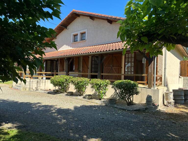 Maison avec terrain et dépendances — photo 1