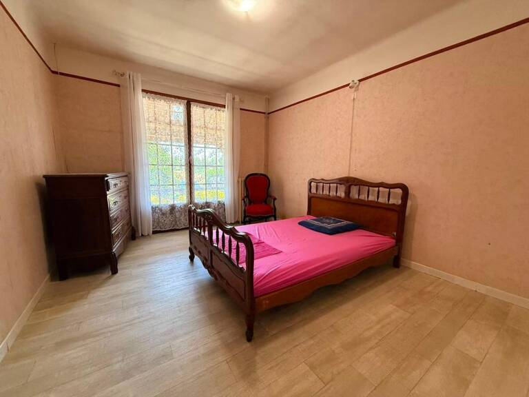 Maison avec terrain et dépendances — photo 1