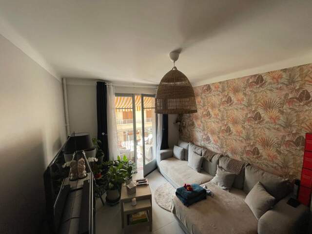 A VENDRE TOULON 83000 APPARTEMENT 3 PIECES 2 CHAMBRES TERRASSE ASCENSEUR — photo du bien