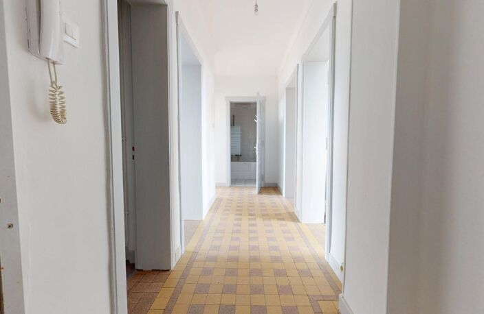 Appartement F3 de 75m² prêt à habiter avec balcon et cave dans petite copropriété proche commodités — photo 4