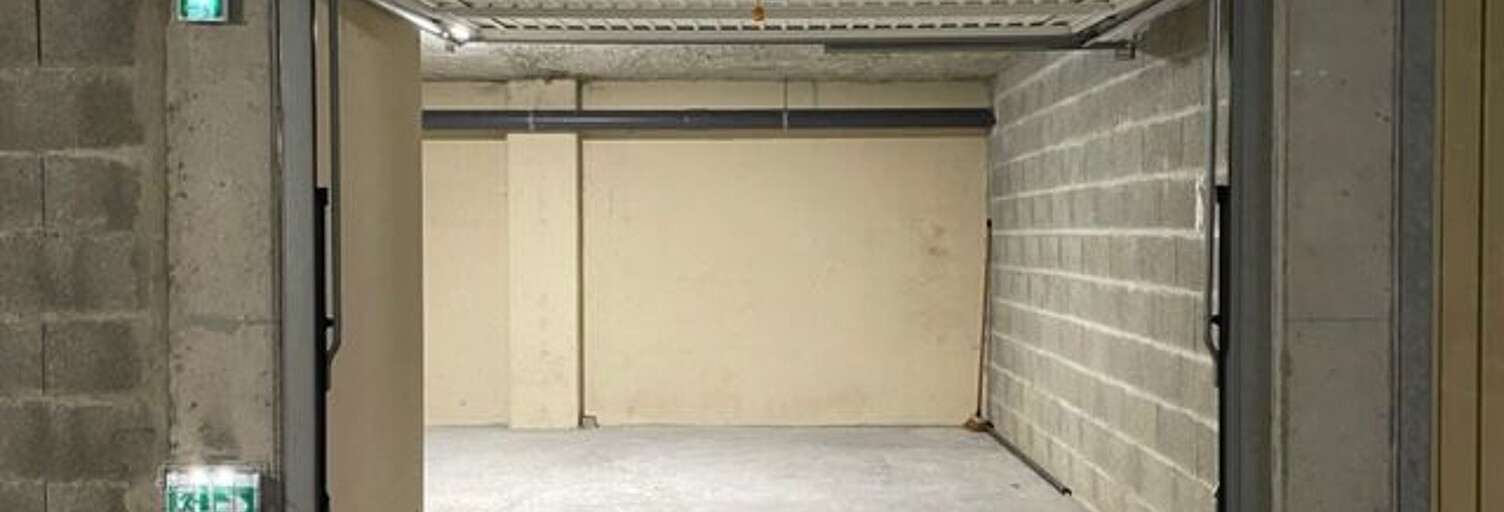 Garage   m² à louer à Saint-Julien-en-Genevois (74160)