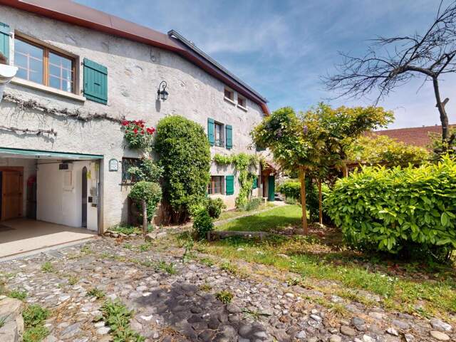 - AUTHENTIQUE MAISON DE CARACTÈRE AU CŒUR DE CRANVES-SALES - — photo du bien