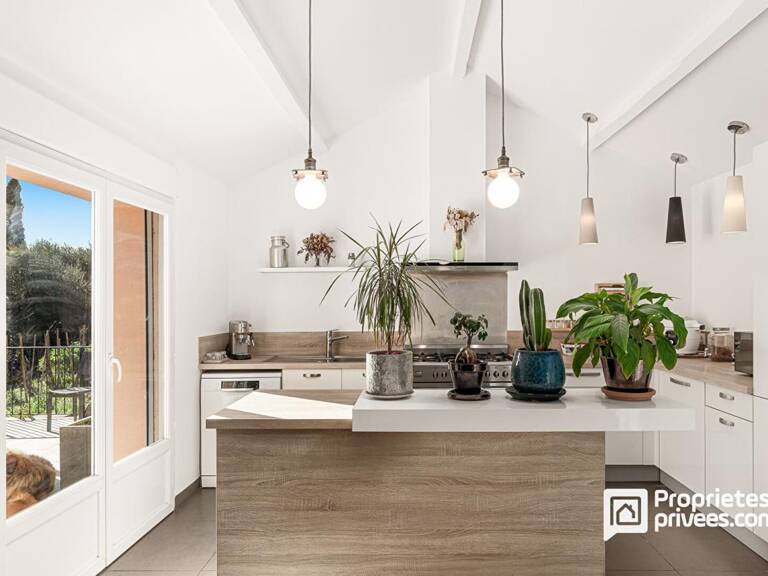Peymeinade - à pied du village - Maison rénovée avec piscine, grand terrain et dépendances — photo 1