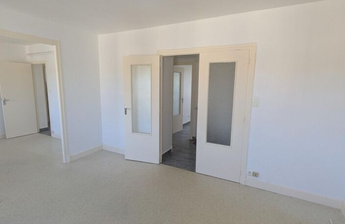 Appartement F5 avec cave et garage, repeint à neuf — photo 2