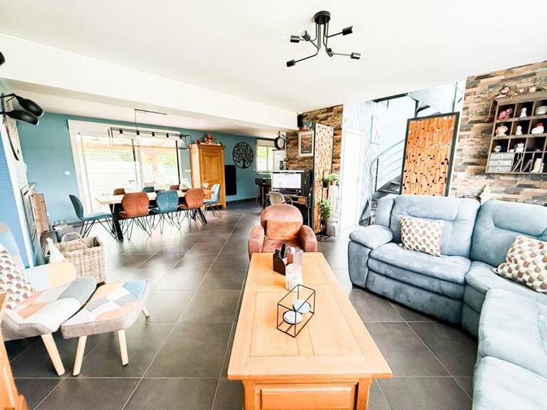 Maison individuelle,128M² au sol , 3 chambres, garage, jardin — photo 1
