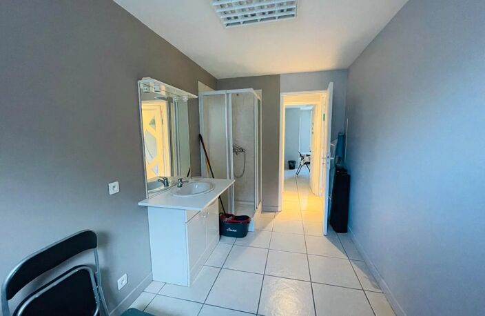 local commercial 236m² emplacement idéal — photo 3
