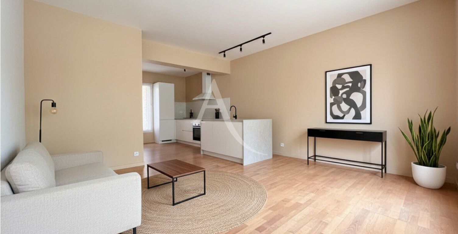 Maison de village en plein centre ville avec cour extérieur ! — photo 1