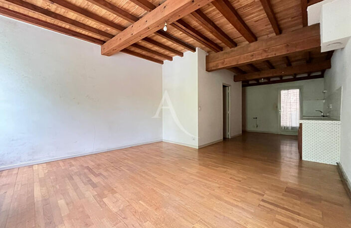 Maison de village en plein centre ville avec cour extérieur ! — photo 4