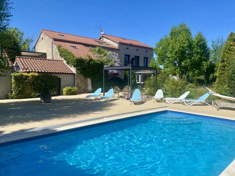 CHARME DE L’ANCIEN ET CONFORT MODERNE – PROPRIÉTÉ FAMILIALE AVEC DÉPENDANCE — photo 1