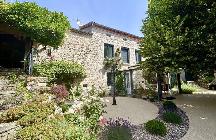 CHARME DE L’ANCIEN ET CONFORT MODERNE – PROPRIÉTÉ FAMILIALE AVEC DÉPENDANCE — photo 2