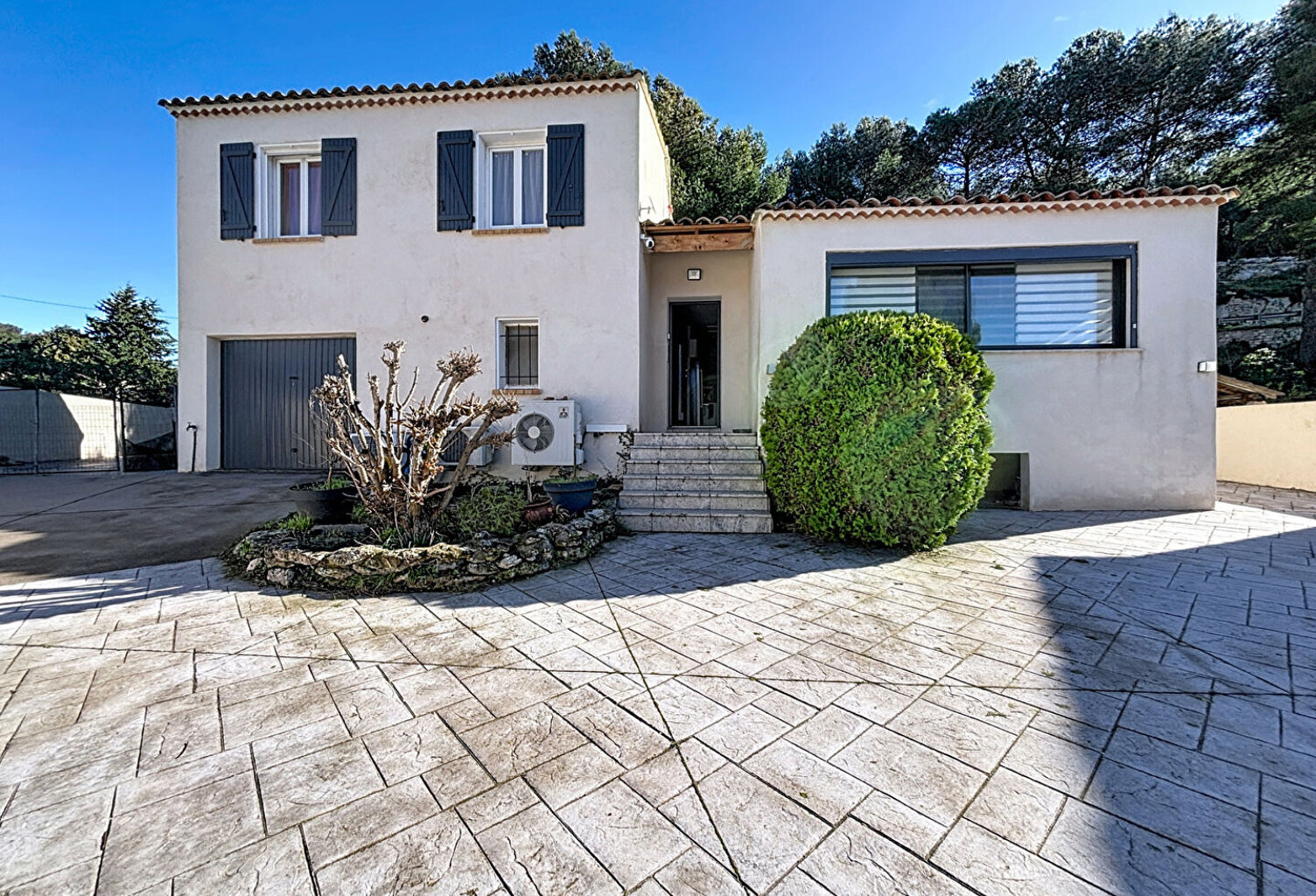 À VENDRE MAISON T5 AVEC PISCINE CHAUFFÉE ET GARAGE À LA COURONNE — photo 1