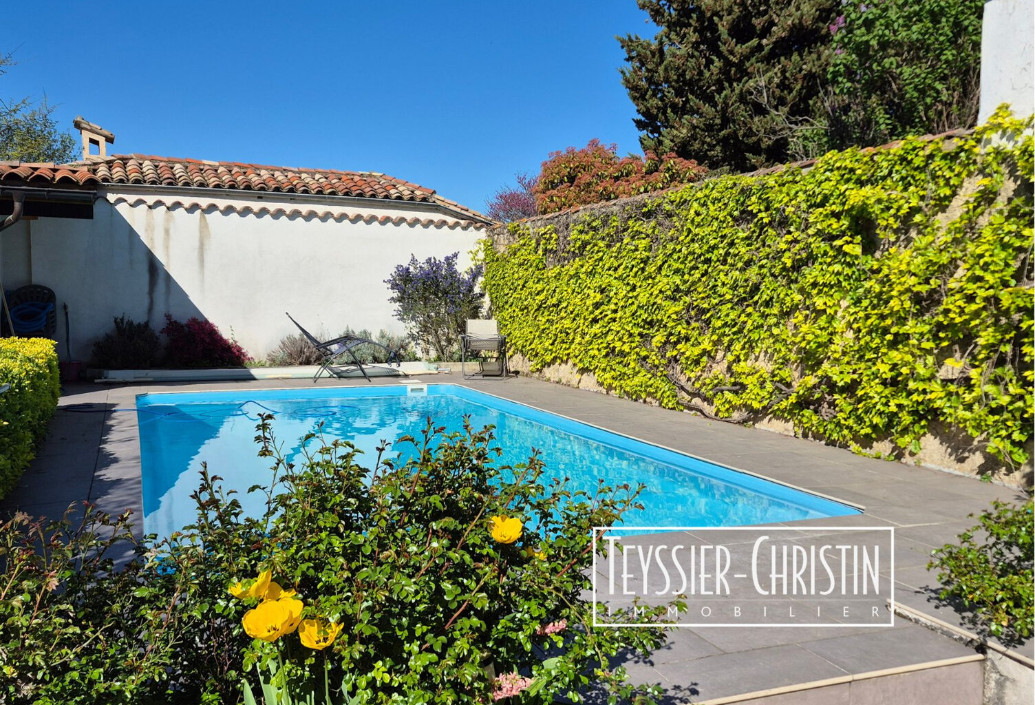 Maison avec piscine — photo 1