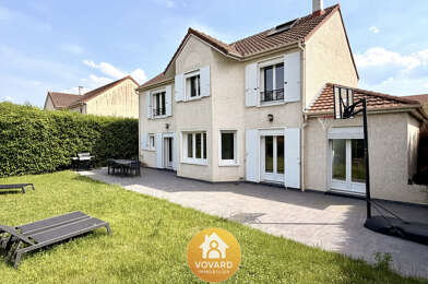 Maison 8 pièces 3800 €
