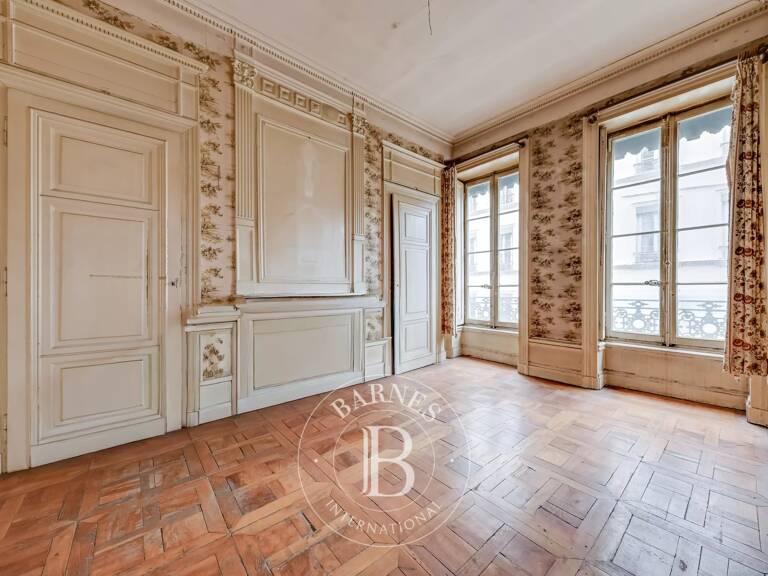 Lyon 2 - Au cœur du quartier d'Ainay - Appartement de 67,71 m ² - A rénover entièrement — photo 1