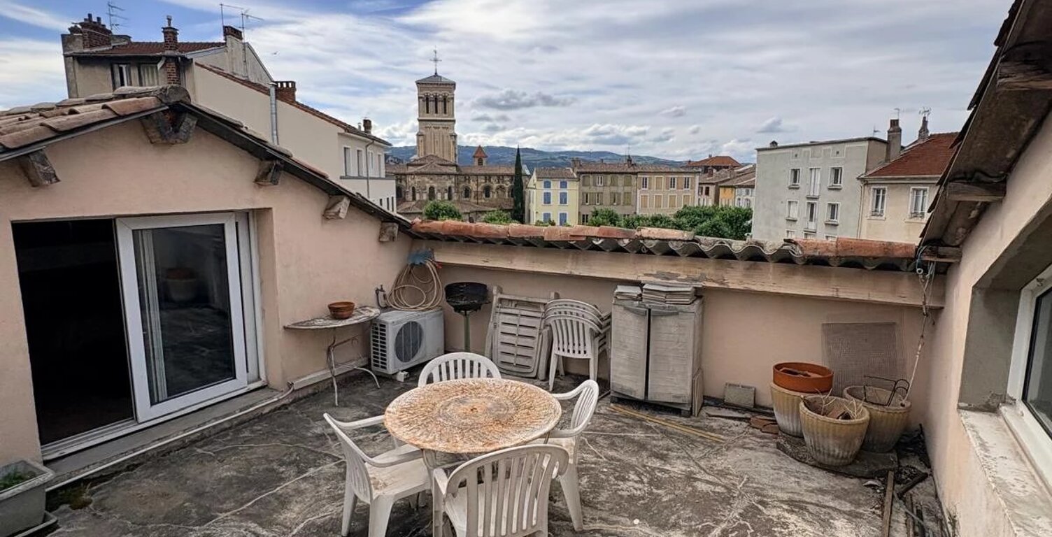 APPARTEMENT ATYPIQUE AVEC TERRASSE — photo 1