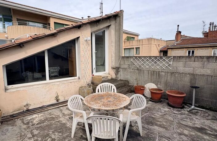 APPARTEMENT ATYPIQUE AVEC TERRASSE — photo 2