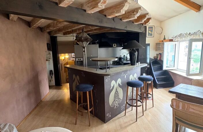 APPARTEMENT ATYPIQUE AVEC TERRASSE — photo 5