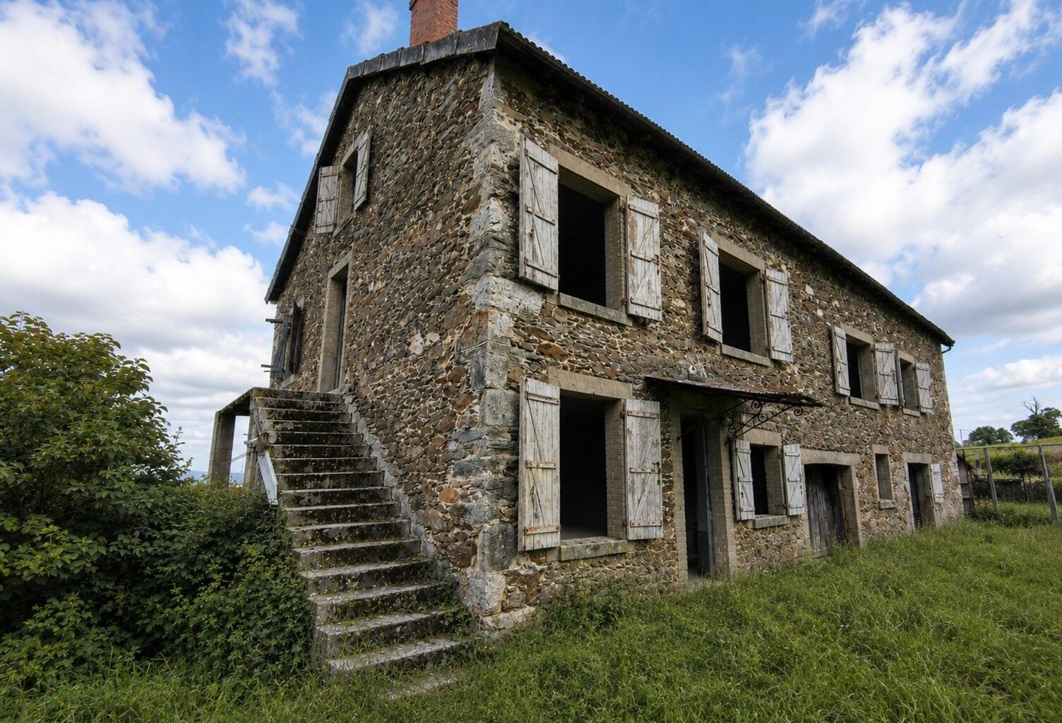 Corps de ferme à rénover, 4,28 ha — photo 1