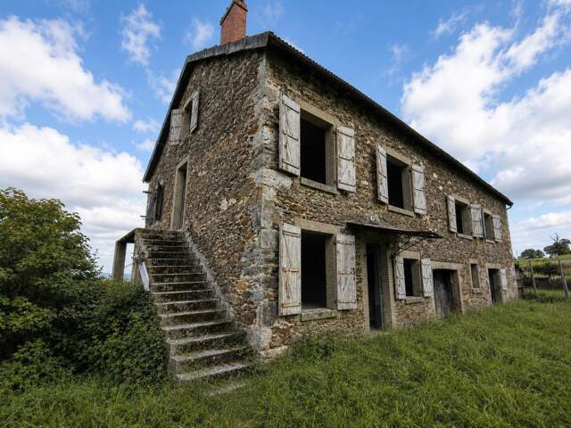 Corps de ferme à rénover, 4,28 ha — photo du bien
