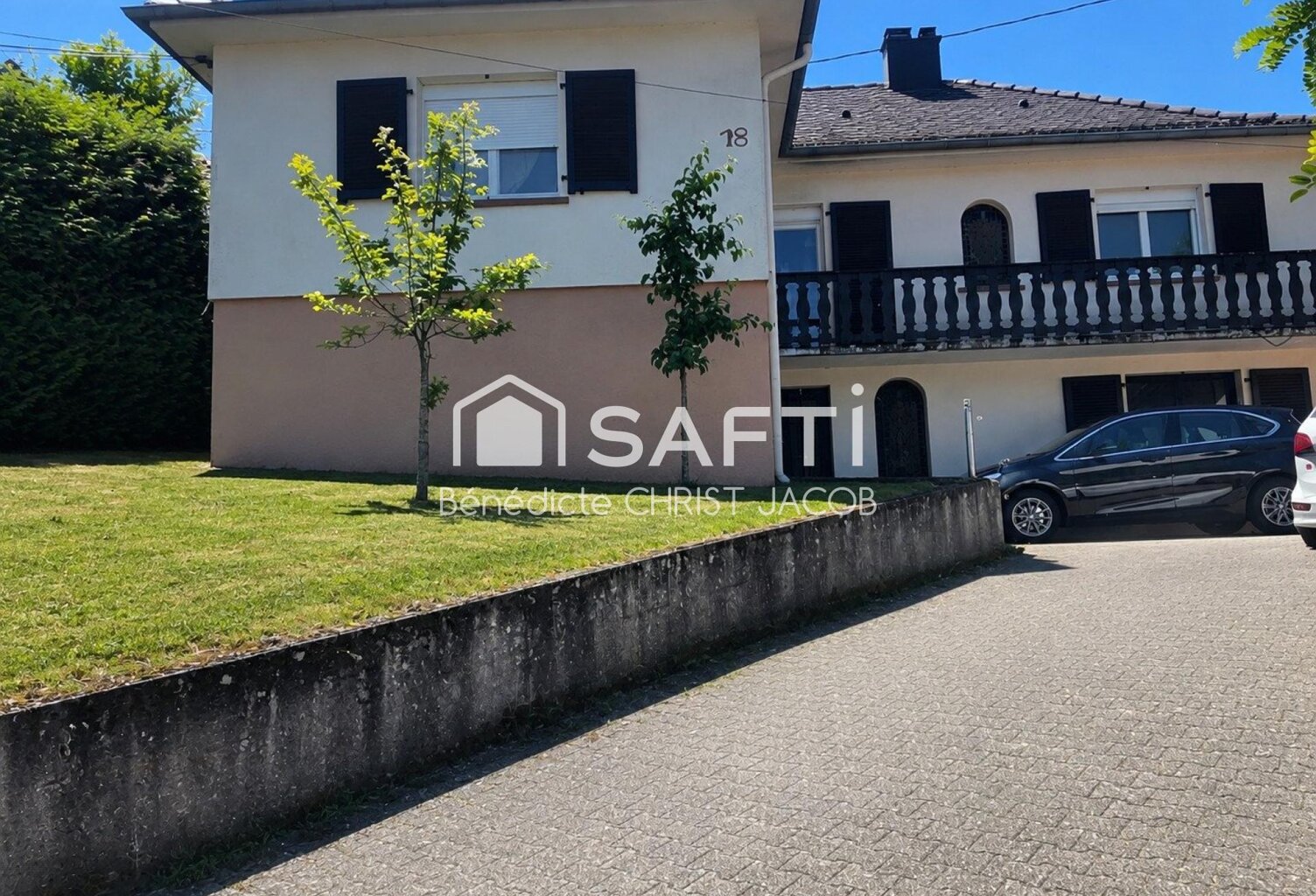 Maison traditionnelle 200 m2, balcon et terrasse, parking extérieur et garages. — photo 1