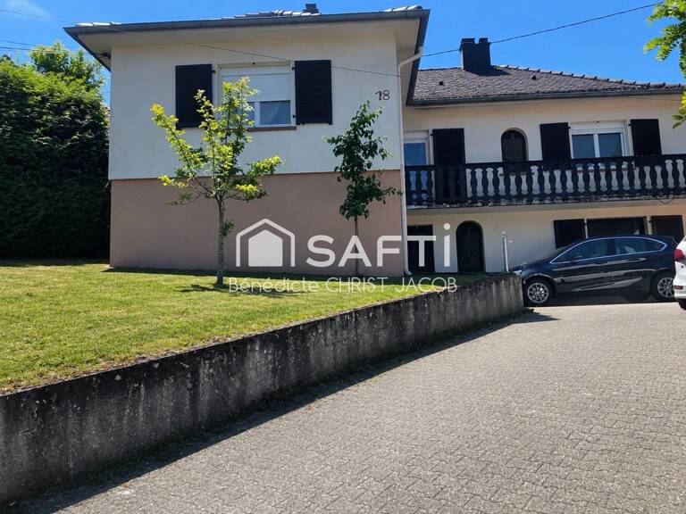 Maison traditionnelle 200 m2, balcon et terrasse, parking extérieur et garages. — photo 1