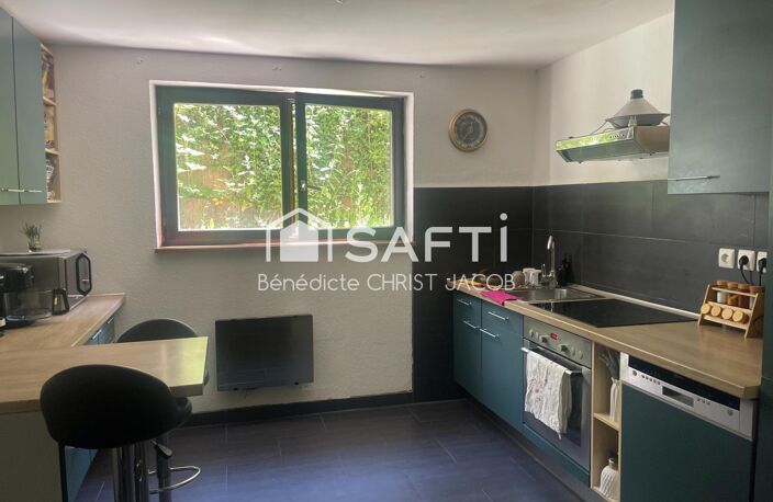 Maison traditionnelle 200 m2, balcon et terrasse, parking extérieur et garages. — photo 3