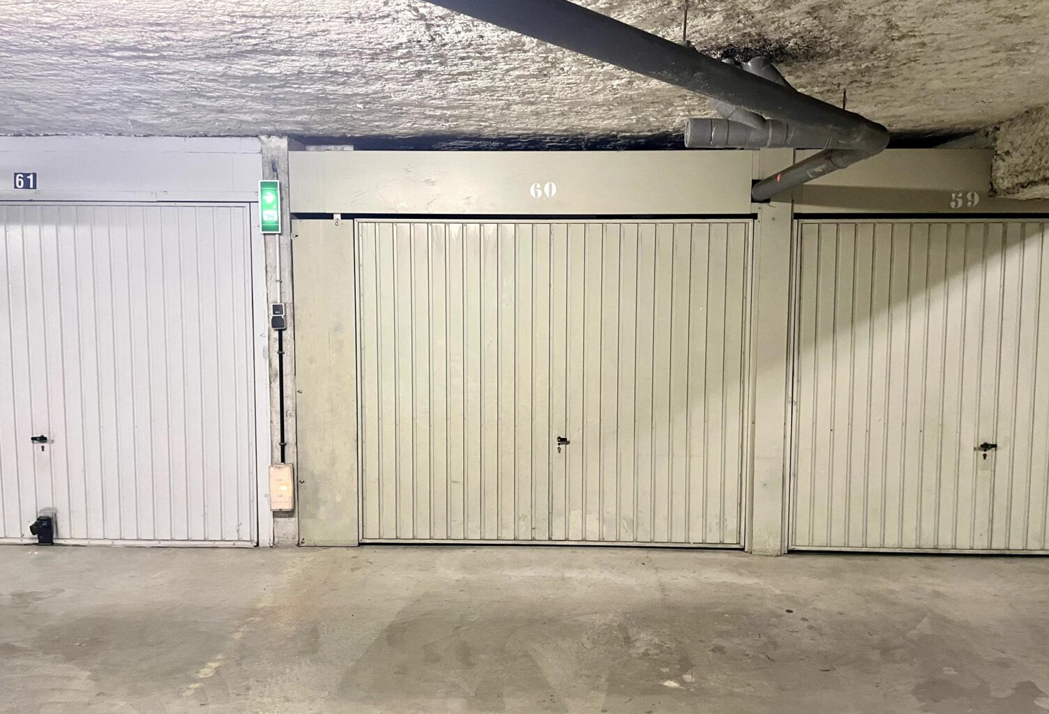 Garage / Box de 13m² sur l'avenue Jean Moulin - Hyères — photo 1