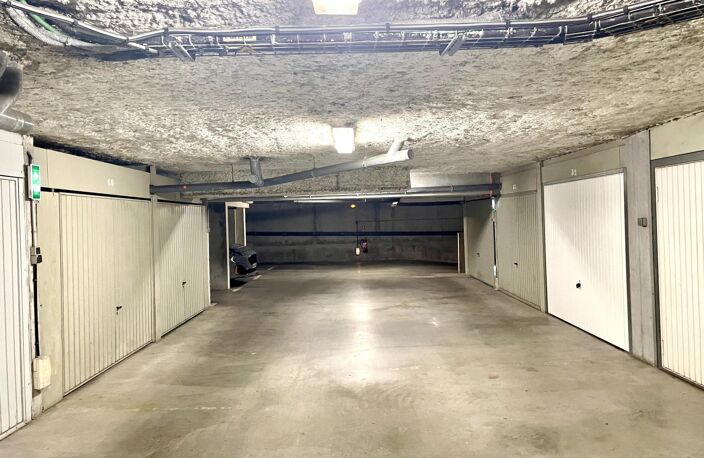 Garage / Box de 13m² sur l'avenue Jean Moulin - Hyères — photo 2