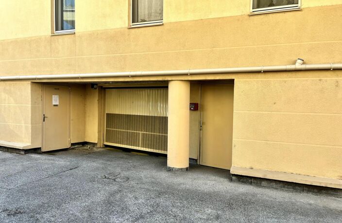 Garage / Box de 13m² sur l'avenue Jean Moulin - Hyères — photo 3