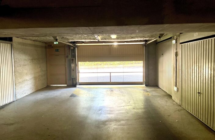 Garage / Box de 13m² sur l'avenue Jean Moulin - Hyères — photo 4