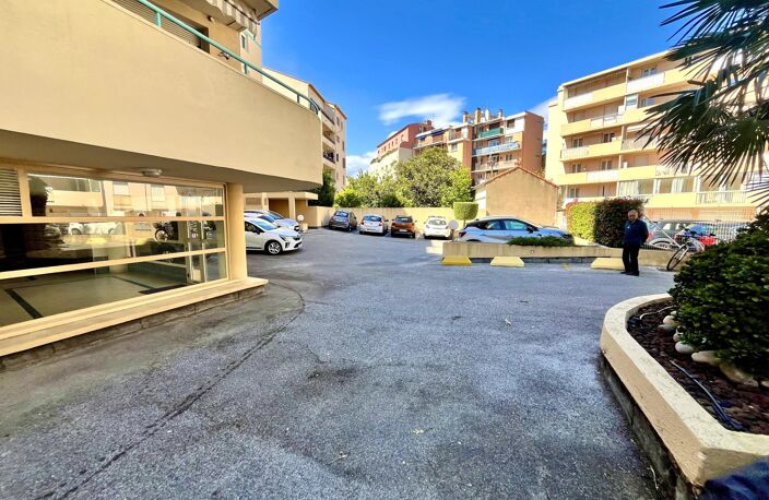 Garage / Box de 13m² sur l'avenue Jean Moulin - Hyères — photo 5