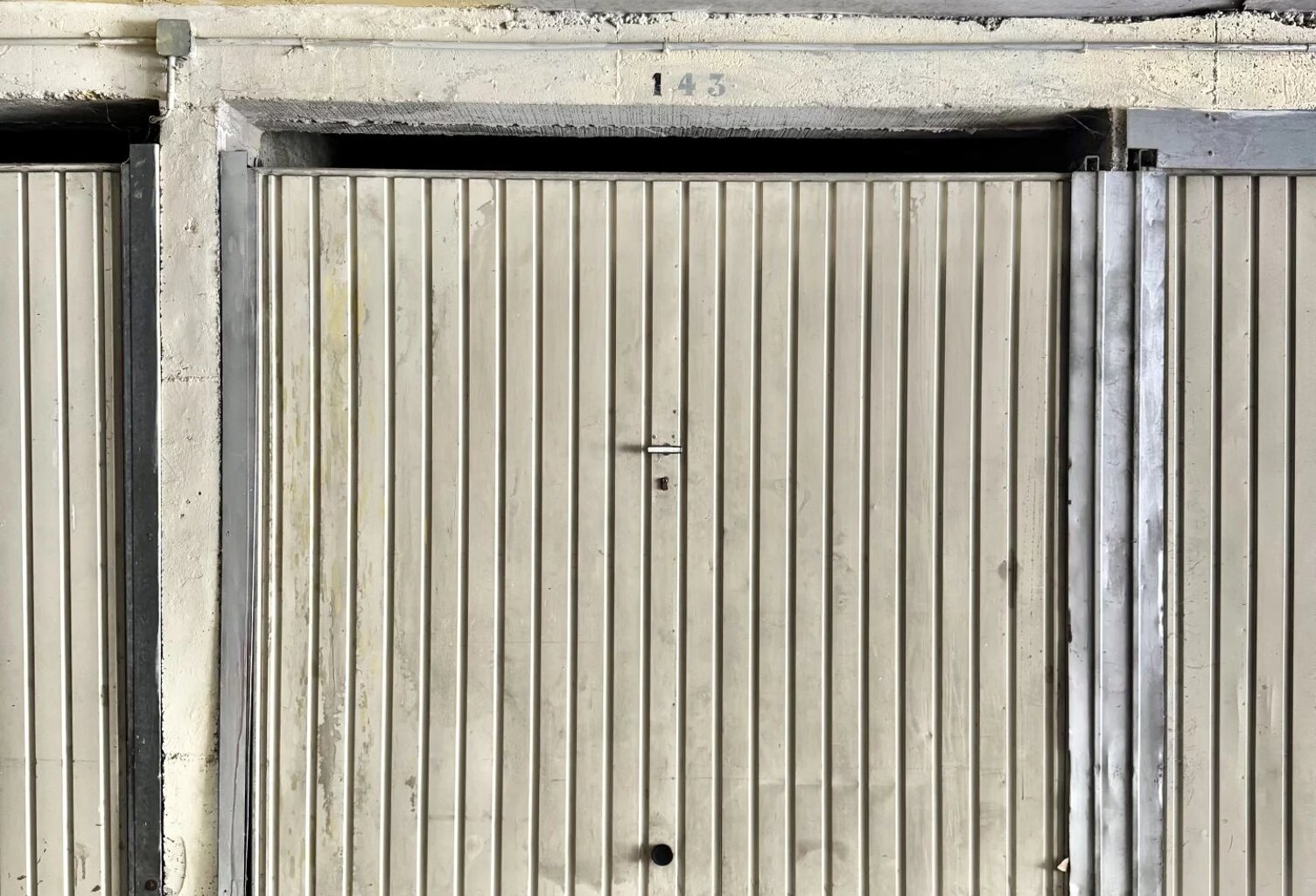 Garage fermé à vendre - 179 Boulevard de la Madeleine — photo 1