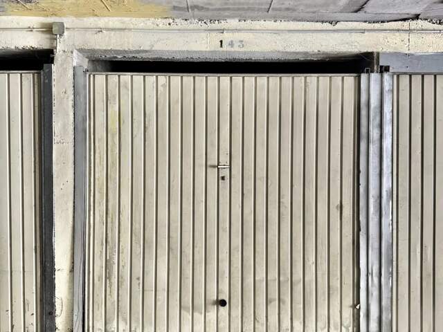 Garage fermé à vendre - 179 Boulevard de la Madeleine — photo du bien